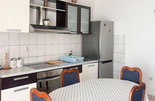 Necujam Apartment | Cozy apartment in Necujam with house sea view