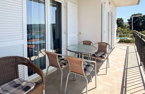 Necujam Apartment | Cozy apartment in Necujam with house sea view