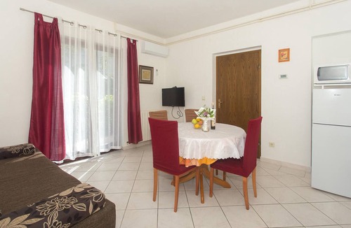 Podstrana Apartment | Cozy apartment in Podstrana with WiFi