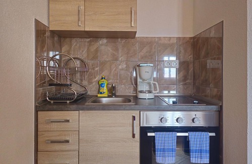 Podaca Apartment | Cozy apartment in Podaca with swimming pool