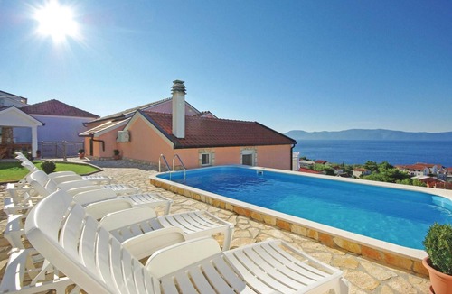 Podaca Apartment | Cozy apartment in Podaca with swimming pool