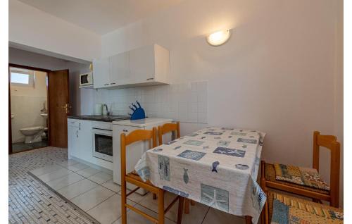 Nin Apartment | Cozy Apartment In Privlaka With Wifi
