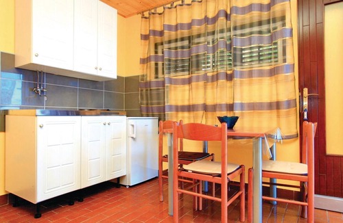 Prizba Apartment | Cozy apartment in Prizba with house sea view