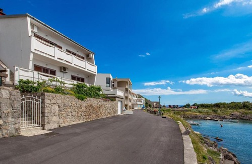Sveti Juraj Apartment | Cozy Apartment In Sveti Juraj With House Sea View