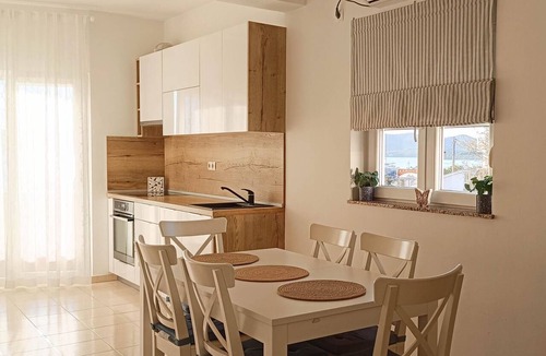Turanj Apartment | Cozy apartment in Turanj with WiFi