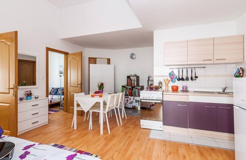 Vinjerac Apartment | Cozy apartment in Vinjerac with WiFi