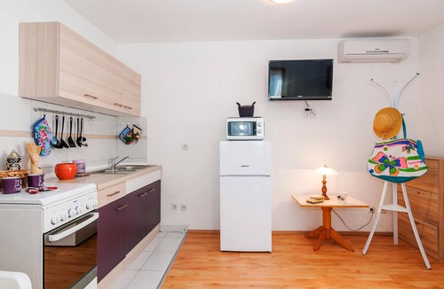 Vinjerac Apartment | Cozy apartment in Vinjerac with WiFi