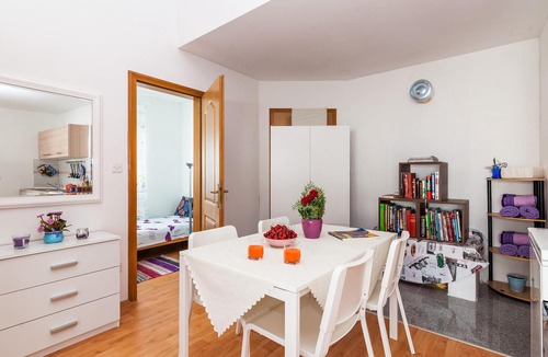 Vinjerac Apartment | Cozy apartment in Vinjerac with WiFi