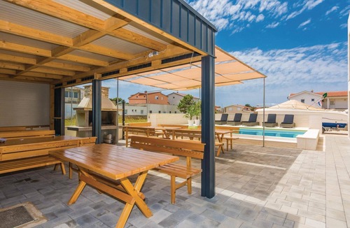 Vir Apartment | Cozy apartment in Vir with outdoor swimming pool