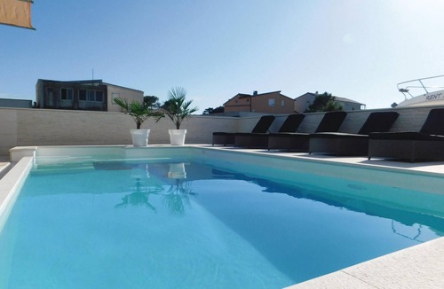Vir Apartment | Cozy apartment in Vir with outdoor swimming pool