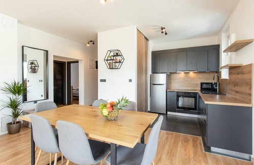 Vrsi Apartment | Cozy apartment in Vrsi with outdoor swimming pool