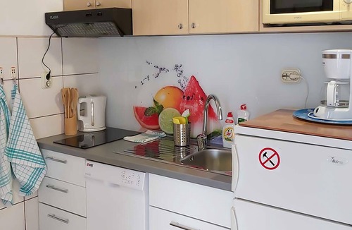 Blato Apartment | Cozy apartment in Zivogosce with house sea view