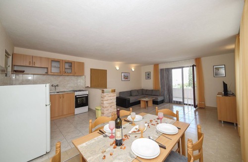 Slatine House | Cozy Beachfront Holiday Home Slatine