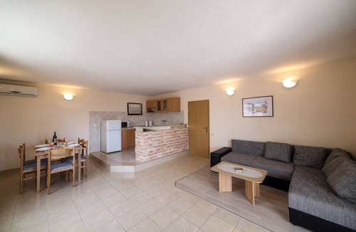 Slatine House | Cozy Beachfront Holiday Home Slatine