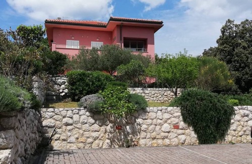 Suha Punta Apartment | Cozy, beautiful and comfortae 2-bedroom apartment in adorable Suha Punta with AC