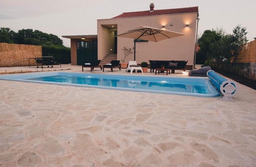 Drnis House | Cozy country home with heated outdoor pool