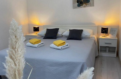 Bristane Apartment | Cozy Countryside Apartment in Bristane