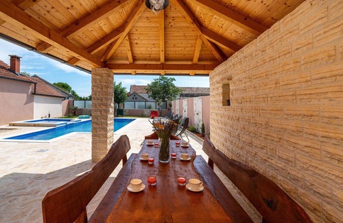 Benkovac House | Cozy home in Benkovac with sauna