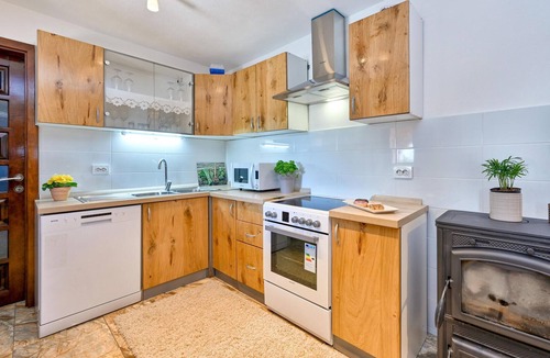 Velika Trnovitica House | Cozy home in Gornja Ploscica
