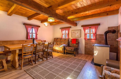 Trnovac House | Cozy home in Gospic with sauna