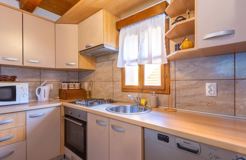 Trnovac House | Cozy home in Gospic with sauna