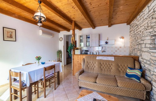 Hrboki House | Cozy home in Hrboki with WiFi