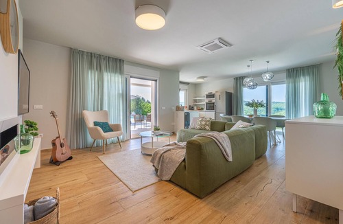 Grabri House | Cozy home in Hum with sauna