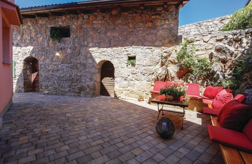 Veprinac House | Cozy home in Icici with sauna