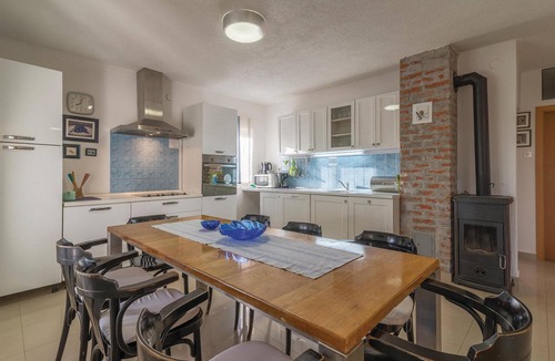 Velim House | Cozy home in Krkovic with sauna