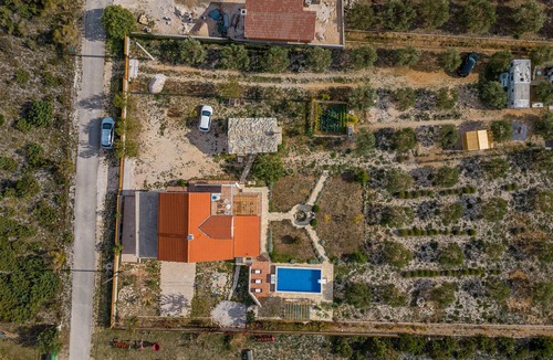 Velim House | Cozy home in Krkovic with sauna