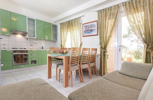 Zelenka House | Cozy home in Makarska with jacuzzi