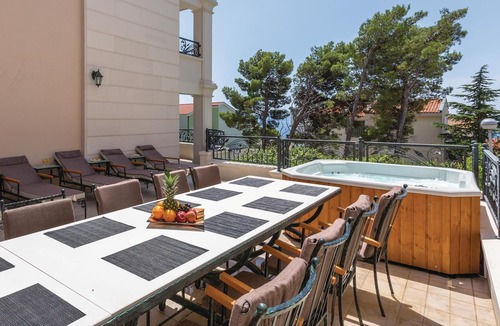 Zelenka House | Cozy home in Makarska with jacuzzi