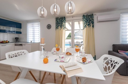 Pakostane House | Cozy home in Pakostane