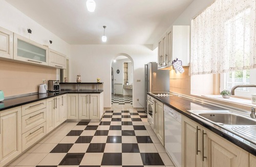 Imotski House | Cozy home in Vinjani Donji