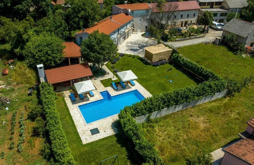 Imotski House | Cozy home in Vinjani Donji