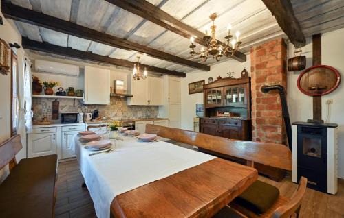 Vrbovec House | Cozy Home In Vrbovec With Sauna