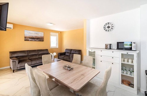 Zemunik Donji House | Cozy home in Zemunik Donji