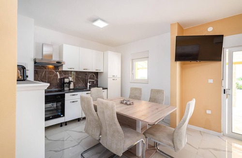 Zemunik Donji House | Cozy home in Zemunik Donji