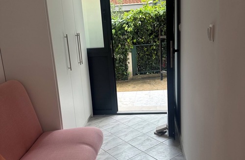 Donja luka Apartment | Cozy Makarska Studio: One block from the marina