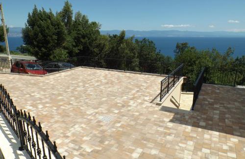 Mosenice Apartment | Cozy Suite for 2 with Balcony & Sea View Villa Elma