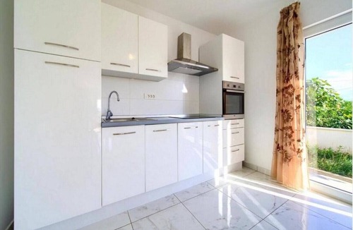 Milohnici Villa | Cozy Villa With Pool