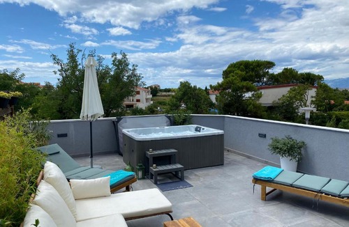 Nin Apartment | Dalmatia Nin Apartment with Private Jacuzzi