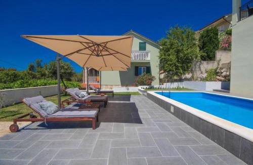 Jezera Apartment | Dandy apartment with pool 2 bedrooms