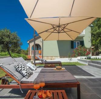 Jezera Apartment | Dandy apartment with pool 2 bedrooms