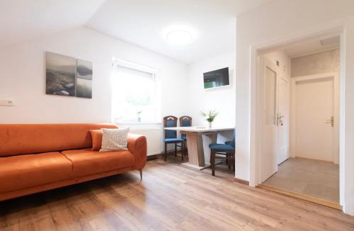 Hrib pri Hinjah Apartment | Deer Land Photo Apartment