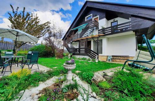 Bled Apartment | Deerwood-2-Storey Garden Apartment with Castle view Balcony