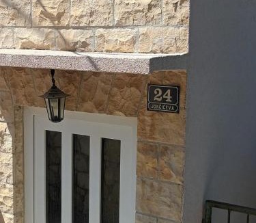 Komiza Apartment | DelMar