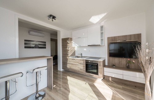 Zrce Apartment | Deluxe Apartments for 10 with Pool