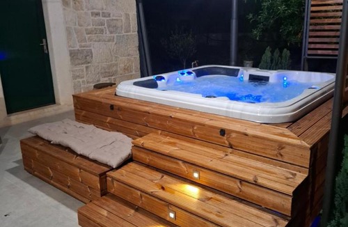 Oklaj Villa | Didov kameni dvor-Stone House&Jacuzzi