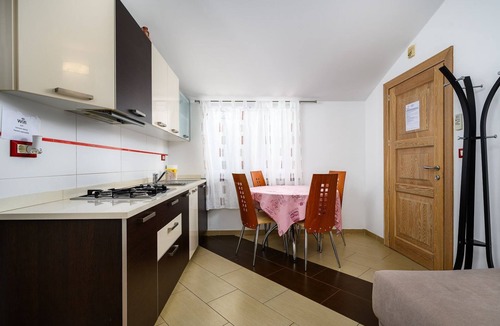 Katoro Apartment | Dog-friendly apartment just 300 metres from the beach with washing machine